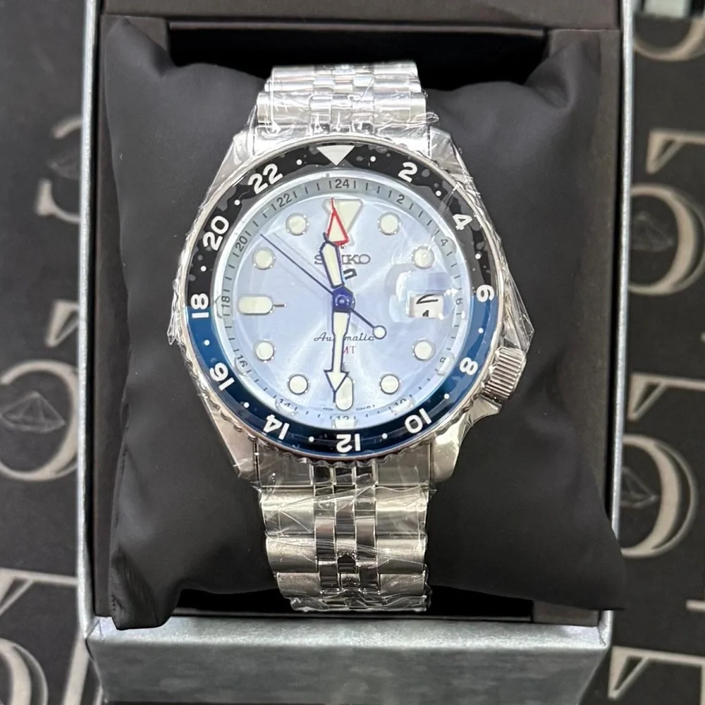 NIB GMT ICE BLUE SEIKO WATCH - Picture 1 of 5